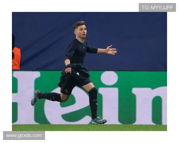 足球明星账号被盗事件引发热议谁是受害者揭秘